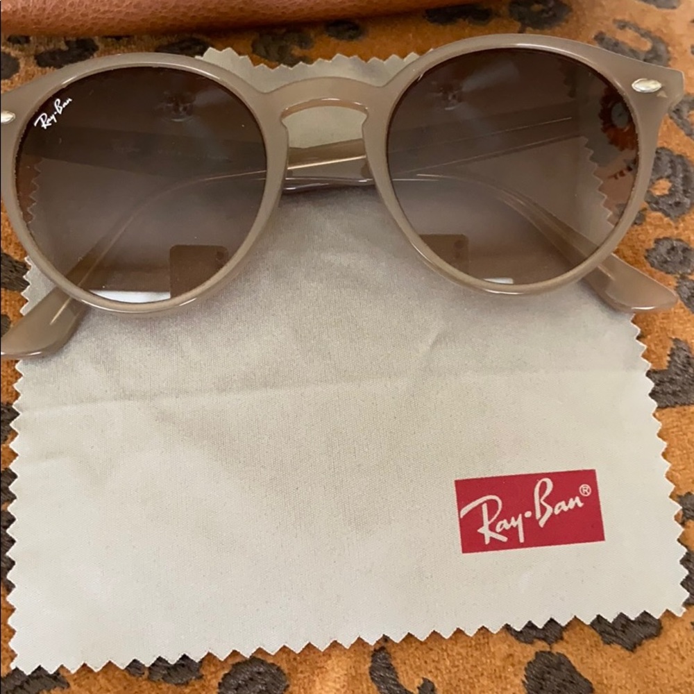 Ray-Ban sunglasses - Picture 2 of 3